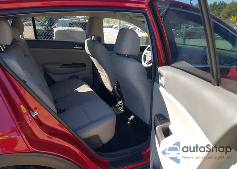 2018 Kia Sportage Lx z USA, uszkodzony, nr VIN KNDPMCAC6J7447681